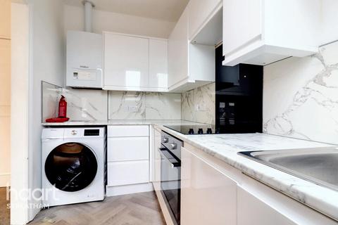 2 bedroom flat to rent, Gleneldon Road, Streatham SW16