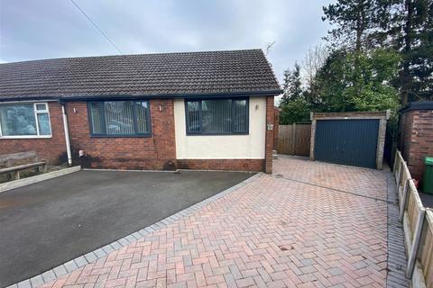 3 bedroom semi-detached house for sale - Manor Drive, Royton