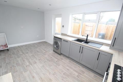 3 bedroom townhouse for sale - Dupont Close, Leicester LE3