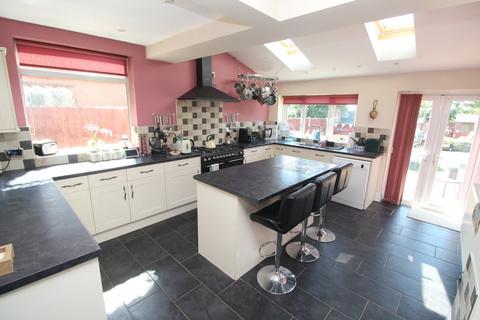 4 bedroom detached house for sale, Little Glen Road, Leicester LE2