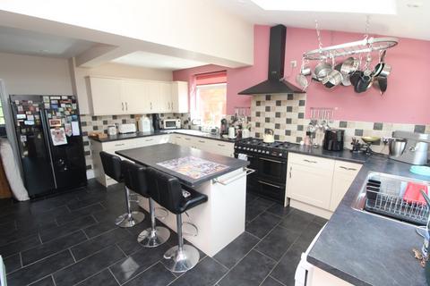 4 bedroom detached house for sale, Little Glen Road, Leicester LE2