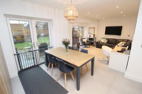 4 bedroom detached house for sale, Hall Farm Close, Leicester LE8