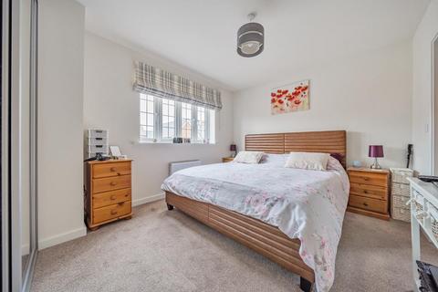 4 bedroom detached house for sale, Carterton,  Oxfordshire,  OX18