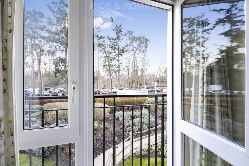 Leatherhead Road, Ashtead KT21 2 bed retirement property for sale £