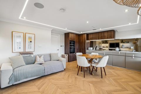 3 bedroom apartment for sale, Chelsham Road, London, SW4