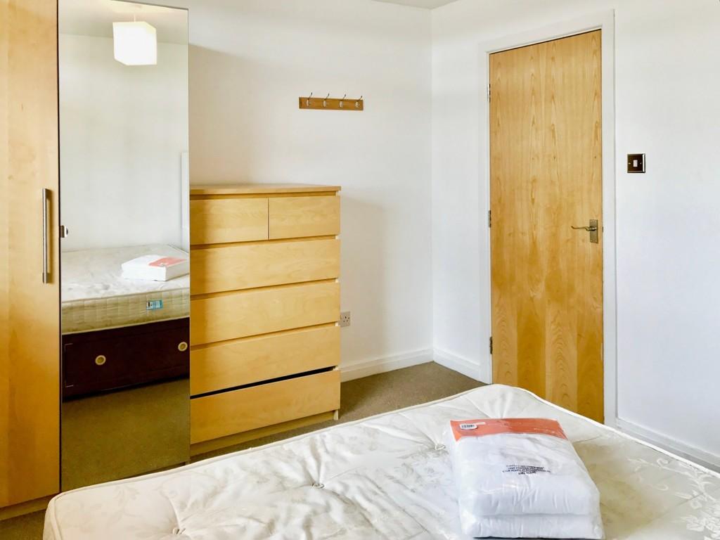 1eed31e1-P5 20 Bedroom 201.2