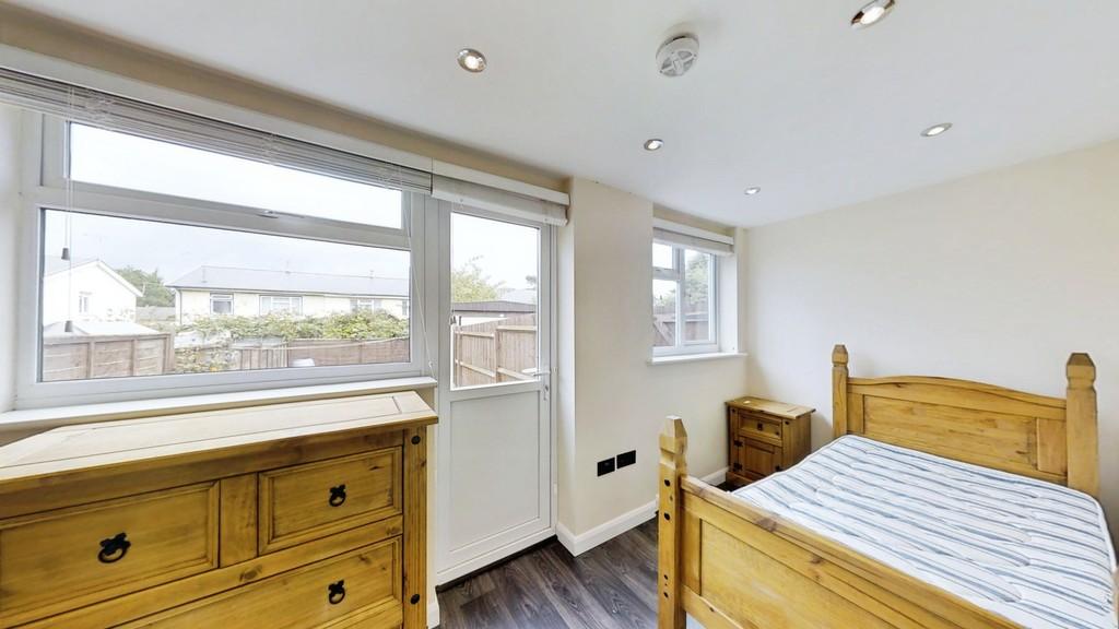2cad4075-EP3 Ah GQZmo R 20- 20bedroom 20 283 29