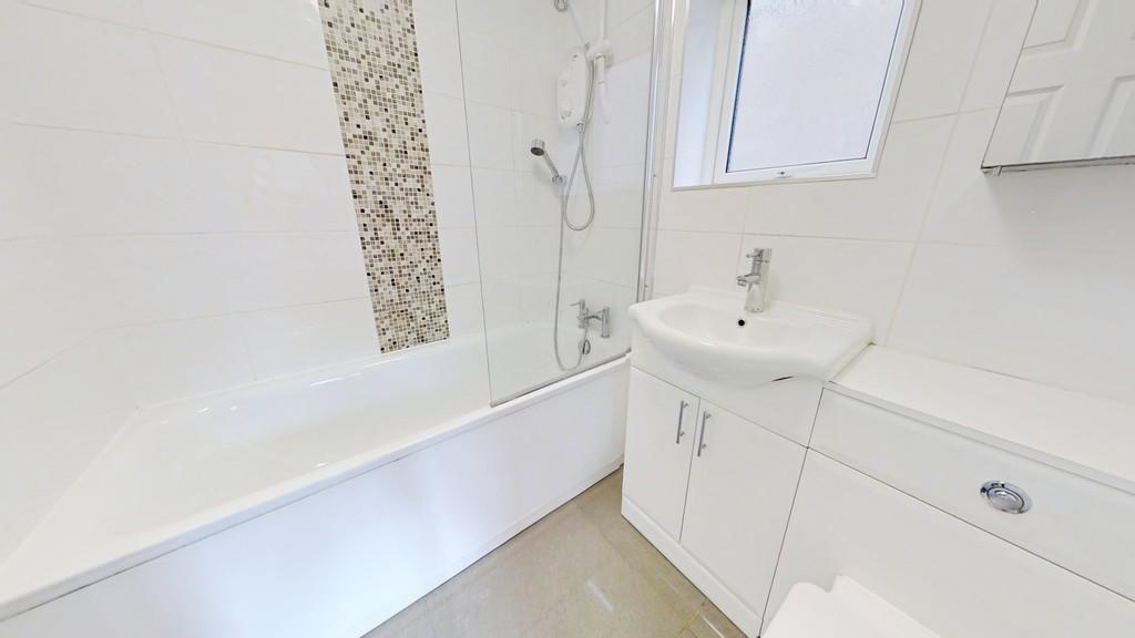 De2245a9-EP3 Ah GQZmo R 20- 20bathroom