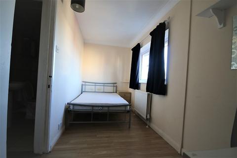 1 bedroom in a house share to rent, Regency Place, Kent CT1