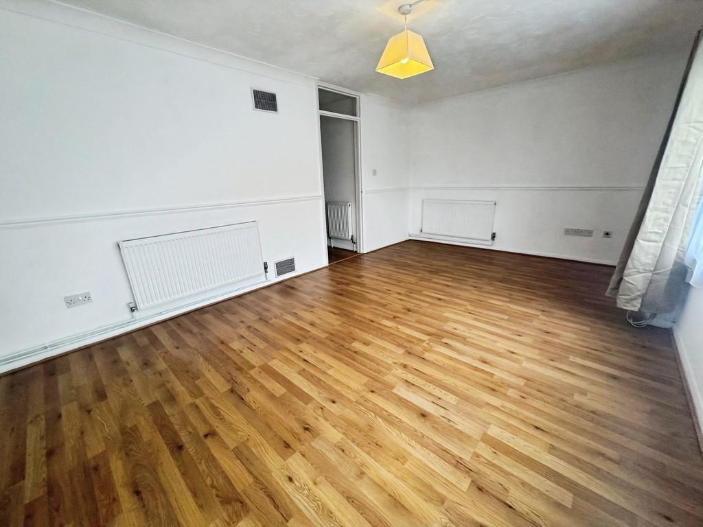 Living Room (b)