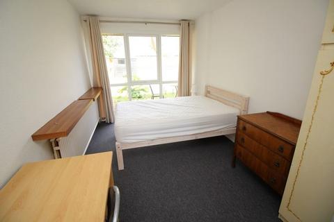 5 bedroom terraced house to rent, Long Acre Close, Kent CT2