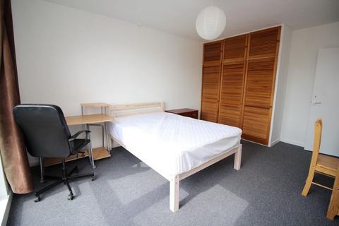 5 bedroom terraced house to rent, Long Acre Close, Kent CT2
