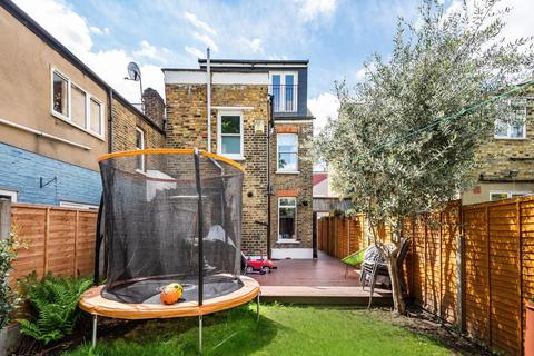 37 Rye Road, London, SE15 3AX