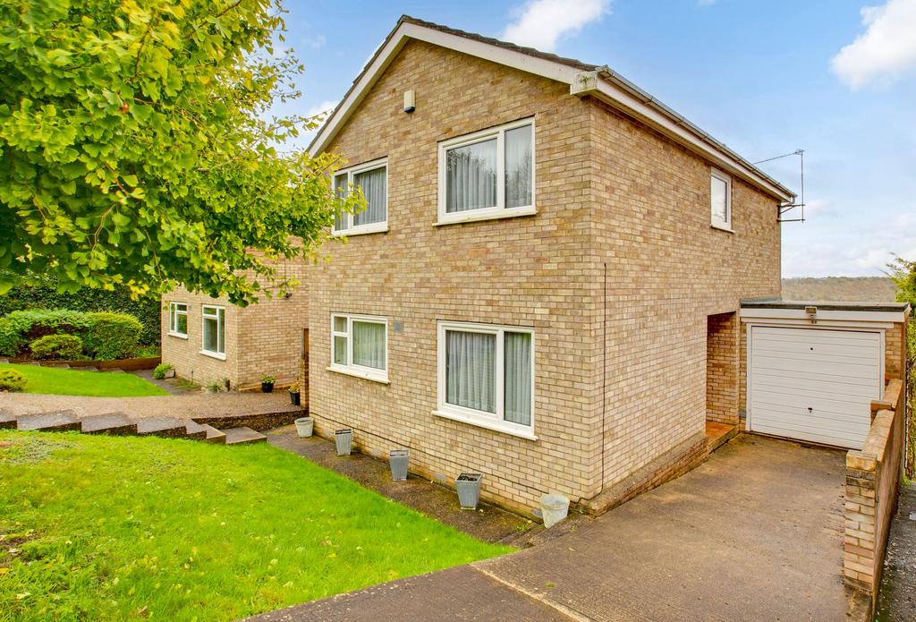 Curlew Close, Downley, High HP13 5JY 4 bed detached house for
