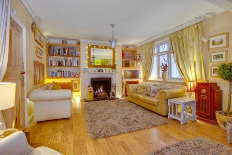 3 bedroom semi-detached house for sale, West Wycombe Road, High Wycombe, HP12 4AD