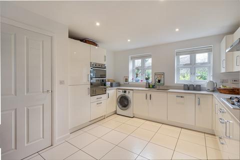 4 bedroom detached house for sale - Kingcup Close, Catshill, B61 0GH