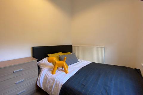1 bedroom semi-detached house to rent, Hughenden Road, High Wycombe, HP13