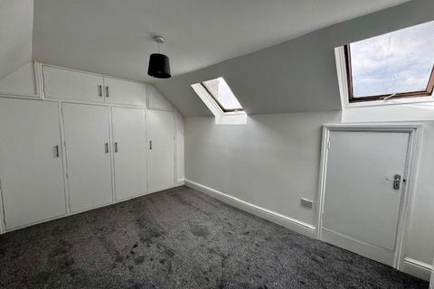 2 bedroom apartment to rent, High Street, Borough Green, TN15