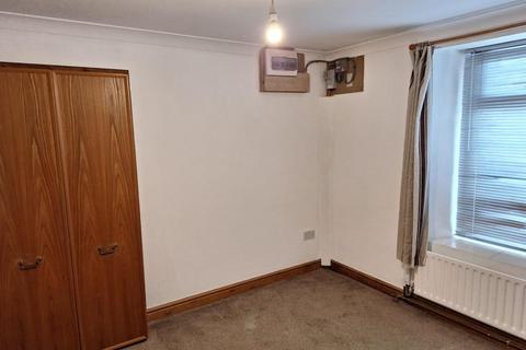 1 bedroom ground floor flat to rent, Flat 2, Ground Floor 1319 Carmarthen Road Fforestfach Swansea