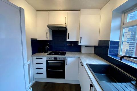 2 bedroom semi-detached house to rent, Avocet Way, Aylesbury HP19