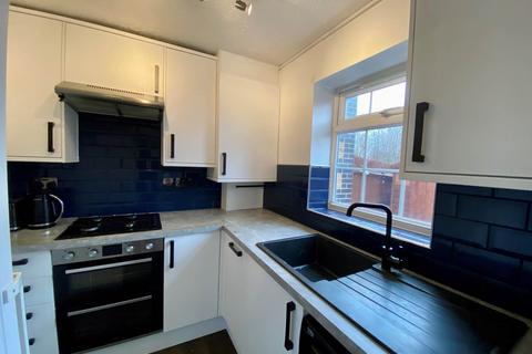 2 bedroom semi-detached house to rent, Avocet Way, Aylesbury HP19