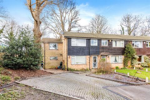 4 bedroom end of terrace house for sale - Oakwood Close, Redhill RH1