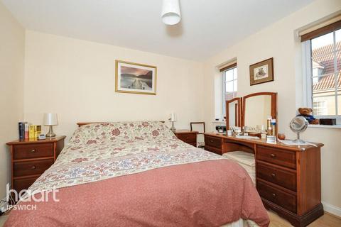 3 bedroom terraced house to rent, Spindler Close, IPSWICH