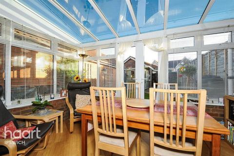 3 bedroom terraced house to rent, Spindler Close, IPSWICH