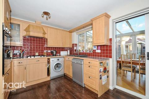 3 bedroom terraced house to rent, Spindler Close, IPSWICH