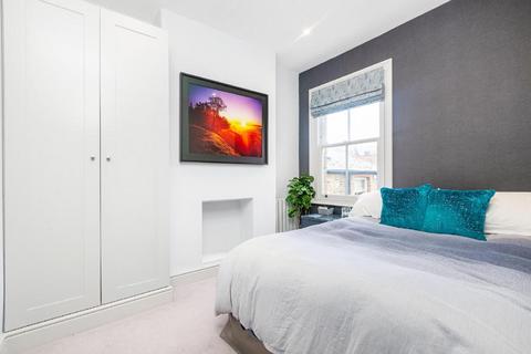 2 bedroom flat for sale, Brathway Road, Southfields
