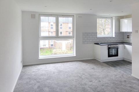 4 bedroom flat to rent, Rusholme Grove, London SE19