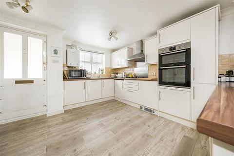 3 bedroom terraced house for sale - Massingberd Way, London