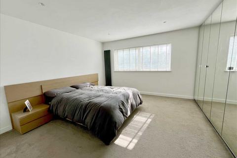 1 bedroom flat for sale, The Four Tubs, Bushey Heath, WD23.