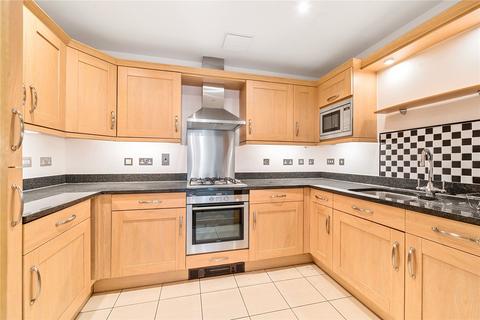 2 bedroom flat for sale, Between Streets, Cobham, KT11