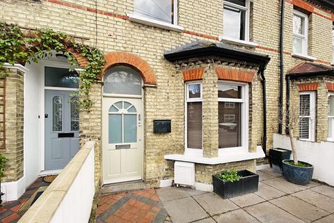 6 bedroom terraced house to rent - Sellincourt Road, London