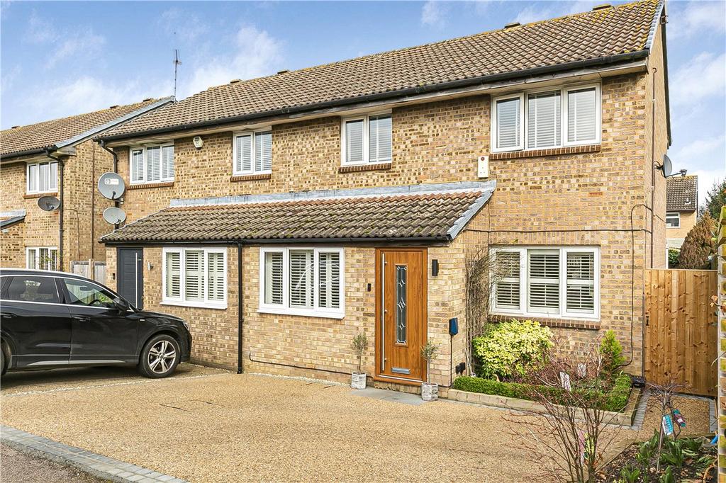 Forresters Drive, Welwyn Garden City... 3 bed semidetached house £490,000