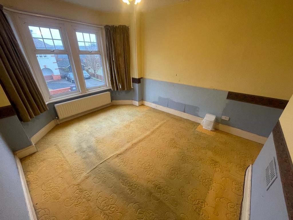 Bedroom 1 - 73 station road