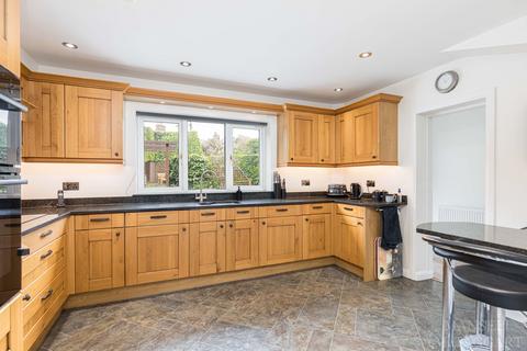 5 bedroom detached house for sale, Woods Hill Lane, East Grinstead RH19