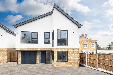 4 bedroom detached house for sale, Ness Road, Southend-on-sea, SS3