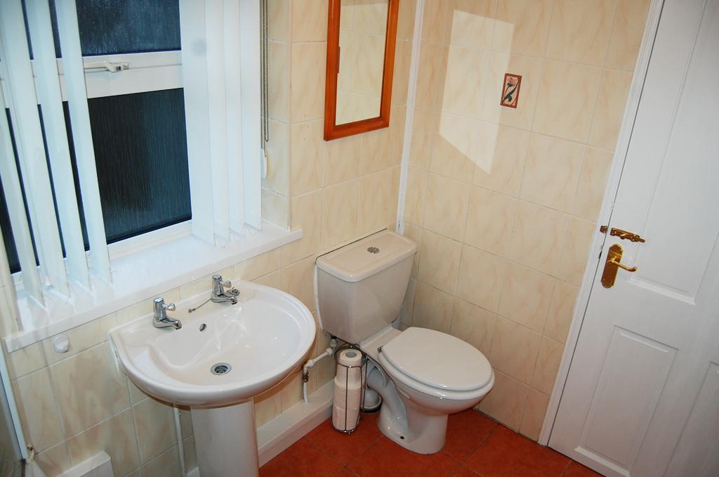 Room 1 bathroom 2