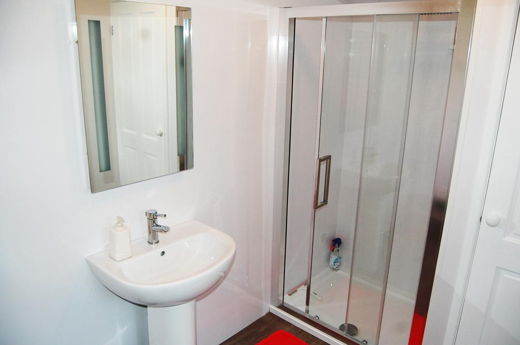 Room 2 En-suite