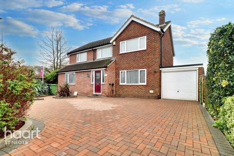 4 bedroom detached house for sale, Redwing Place, St Neots