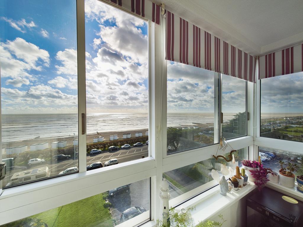 West Parade, Worthing 2 bed flat for sale £365,000