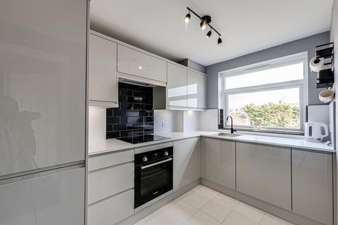 2 bedroom apartment for sale, Hadleigh Road, Leigh-on-sea, SS9