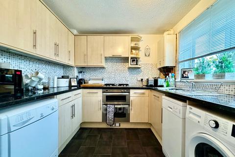 2 bedroom terraced house for sale, 11 Glebe Court, Beith