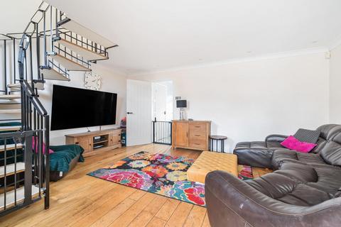 7 Hazel Close, Croydon, CR0 8YU