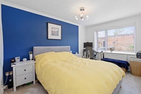 2 bedroom apartment for sale, Mallards Reach, Weybridge KT13
