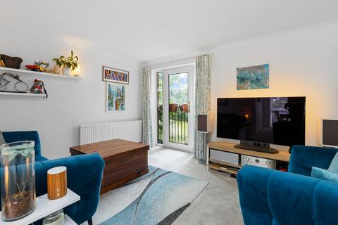 2 bedroom apartment for sale - Mallards Reach, Weybridge KT13