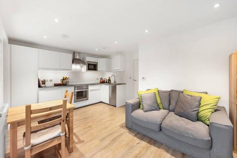 1 bedroom flat to rent, Triangle Place, Clapham, London, SW4