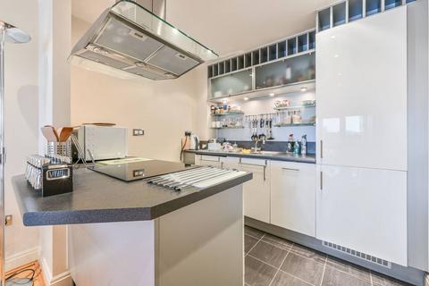 2 bedroom flat for sale - Oyster Wharf, Lombard Road, Battersea Square, London, SW11